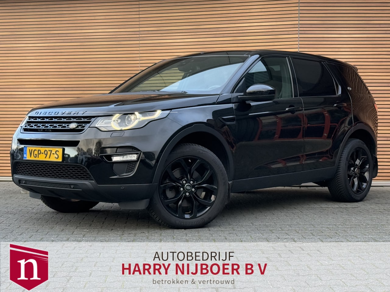 Land Rover Discovery Sport - 2.0 TD4 SE Navigatie / Lederen Bekleding / Panoramadak / Enz - AutoWereld.nl