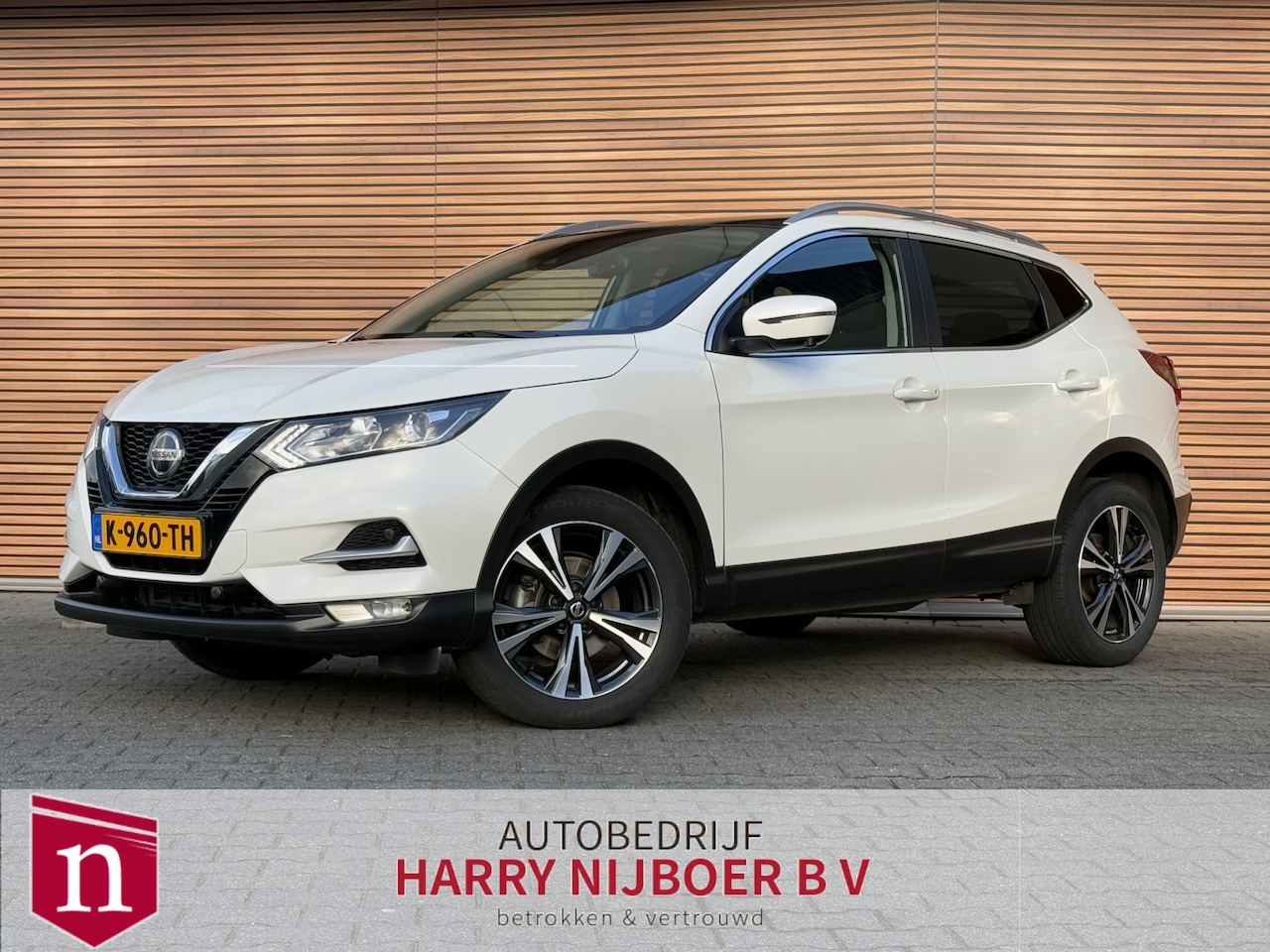 Nissan Qashqai - 1.3 DIG-T Design Edition Navigatie / Panoramadak / Camera - AutoWereld.nl