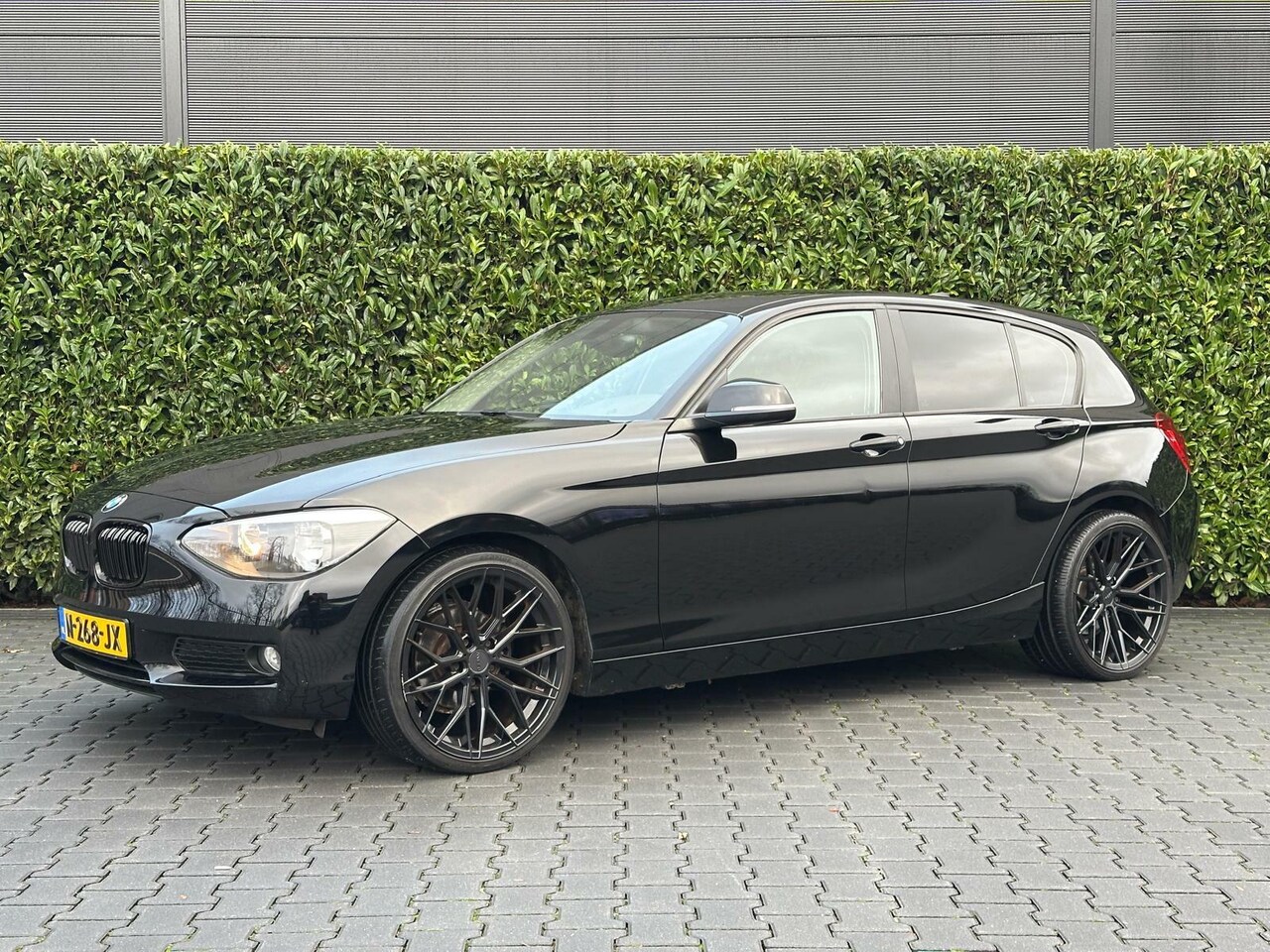 BMW 1-serie - 116i Business+ AIRCO, STOELVERWARMING, LICHTMETAAL 19" - AutoWereld.nl