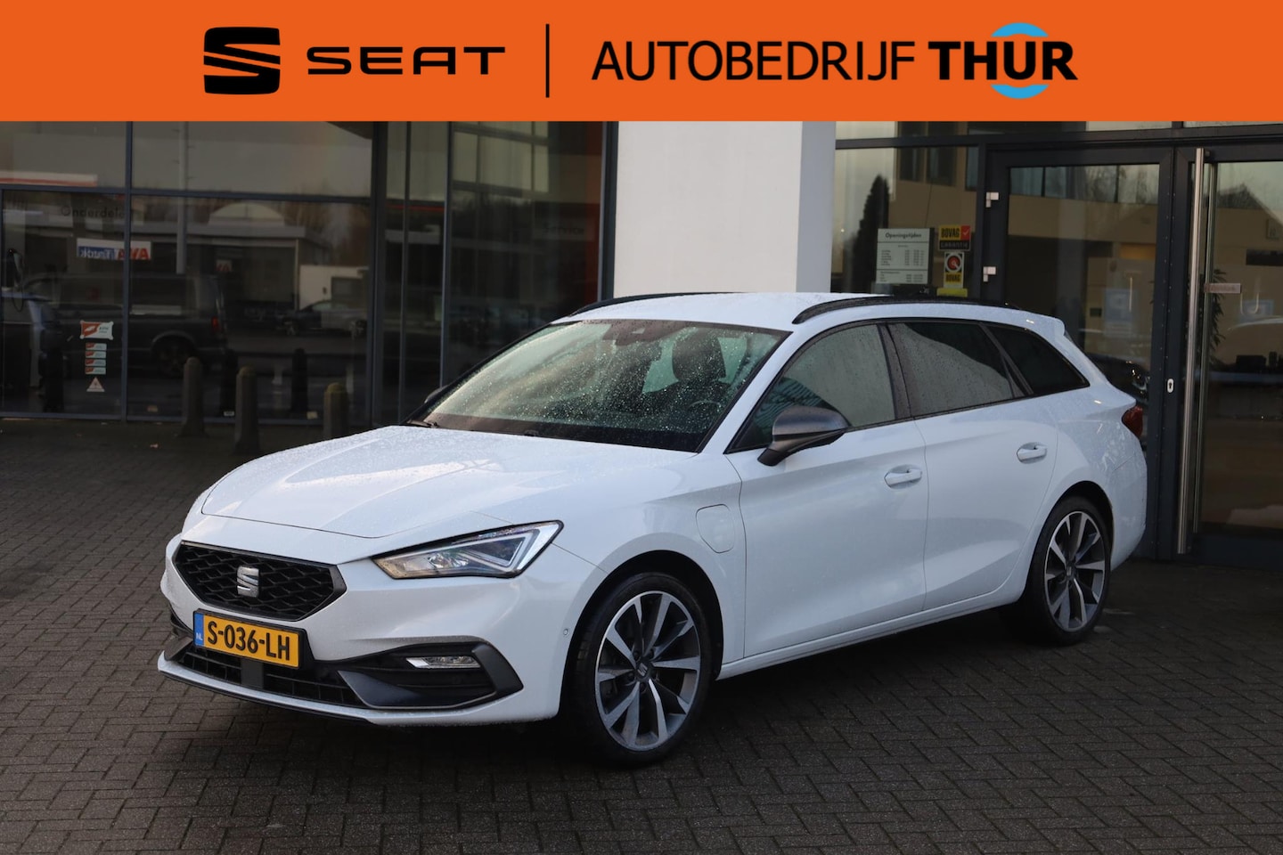 Seat Leon Sportstourer - 1.4 TSI eHybrid PHEV FR wegklapbare trekhaak achteruitrijcamera DCC adaptief onderstel saf - AutoWereld.nl