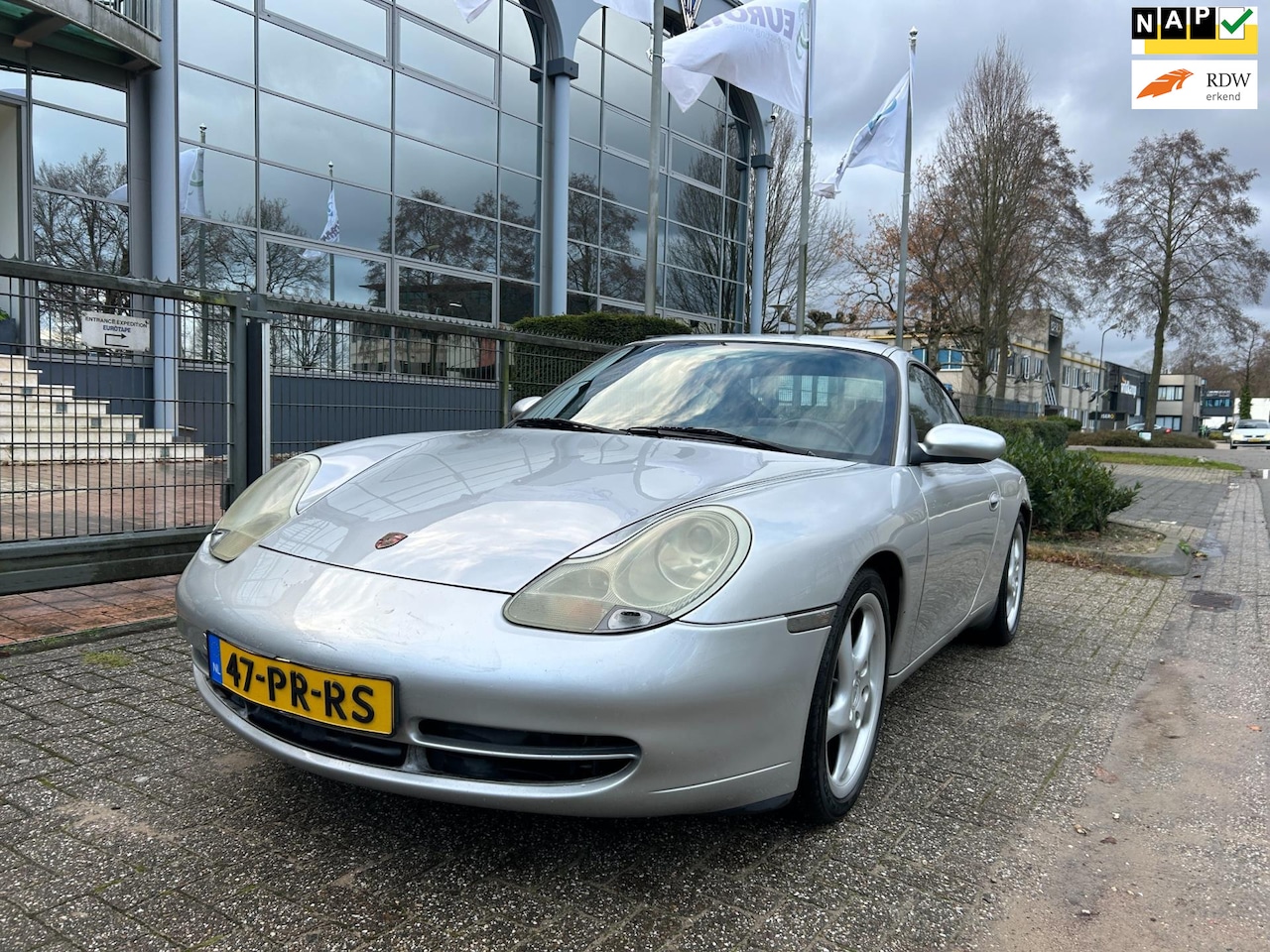 Porsche 911 - 3.4 Coupé Carrera 4 met wat spuitwerk - AutoWereld.nl