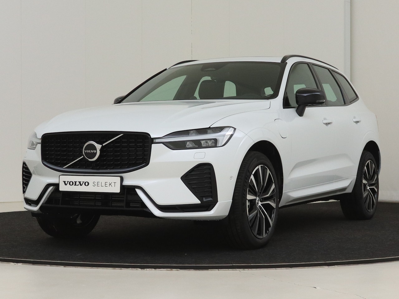 Volvo XC60 - Recharge T6 AWD Ultimate Dark | Luchtvering | Bowers & Wilkins | Adaptive Cruise | Sportst - AutoWereld.nl