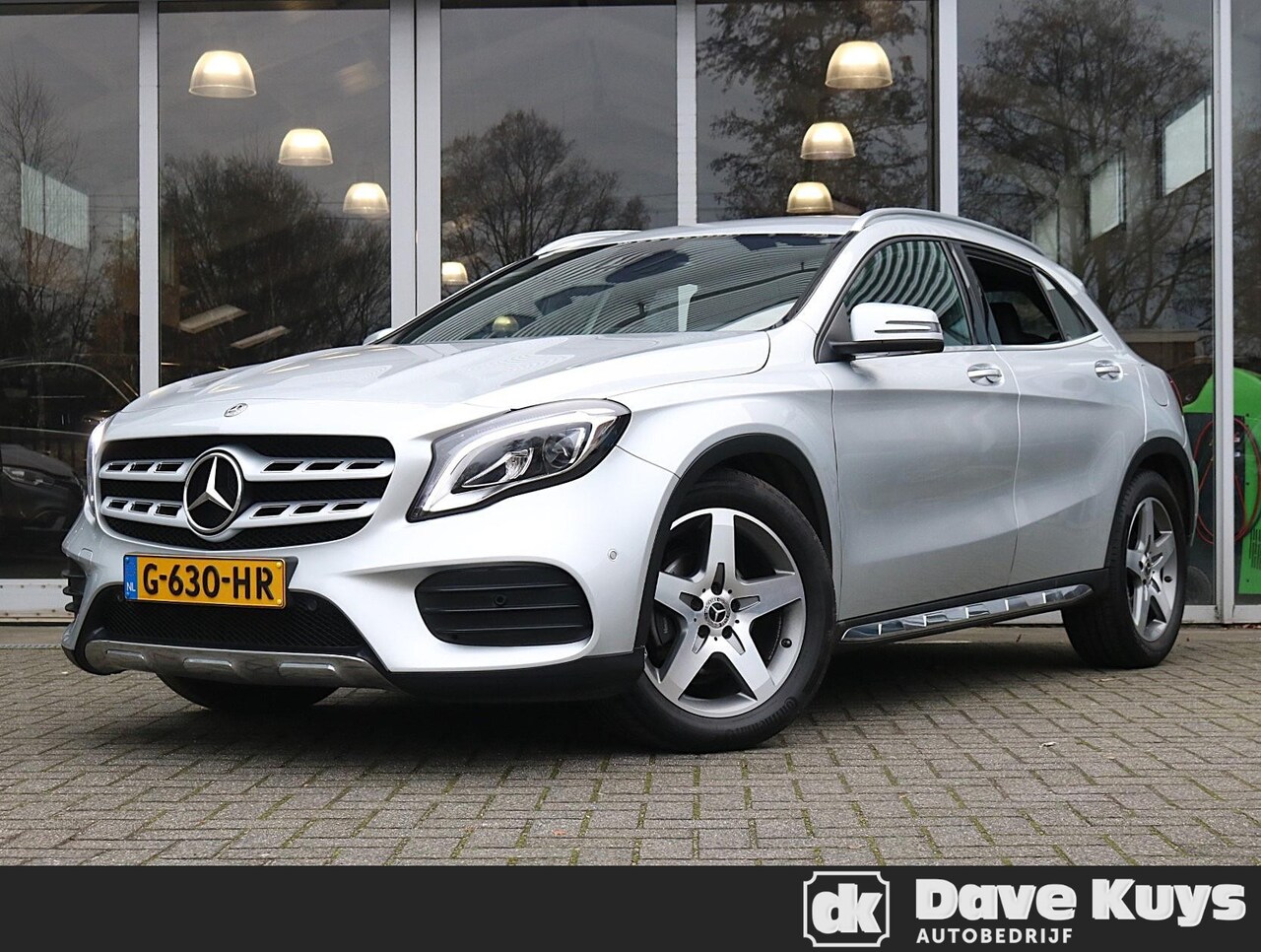 Mercedes-Benz GLA-Klasse - 180 AMG Line | Camera | Stoelverwarming - AutoWereld.nl