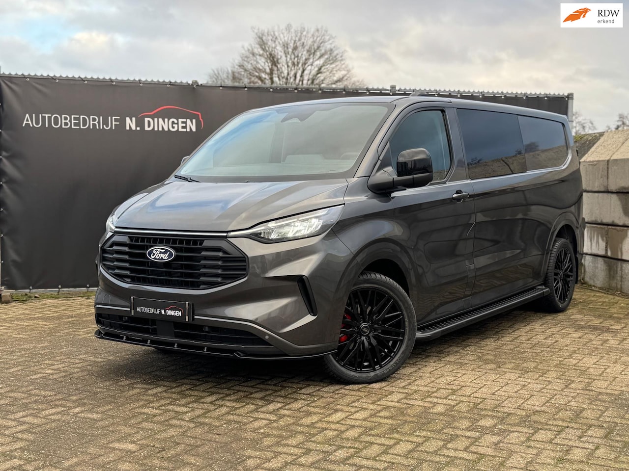 Ford Transit Custom - 320 2.0 TDCI L2H1 Limited DC automaat dubbele cabine - AutoWereld.nl