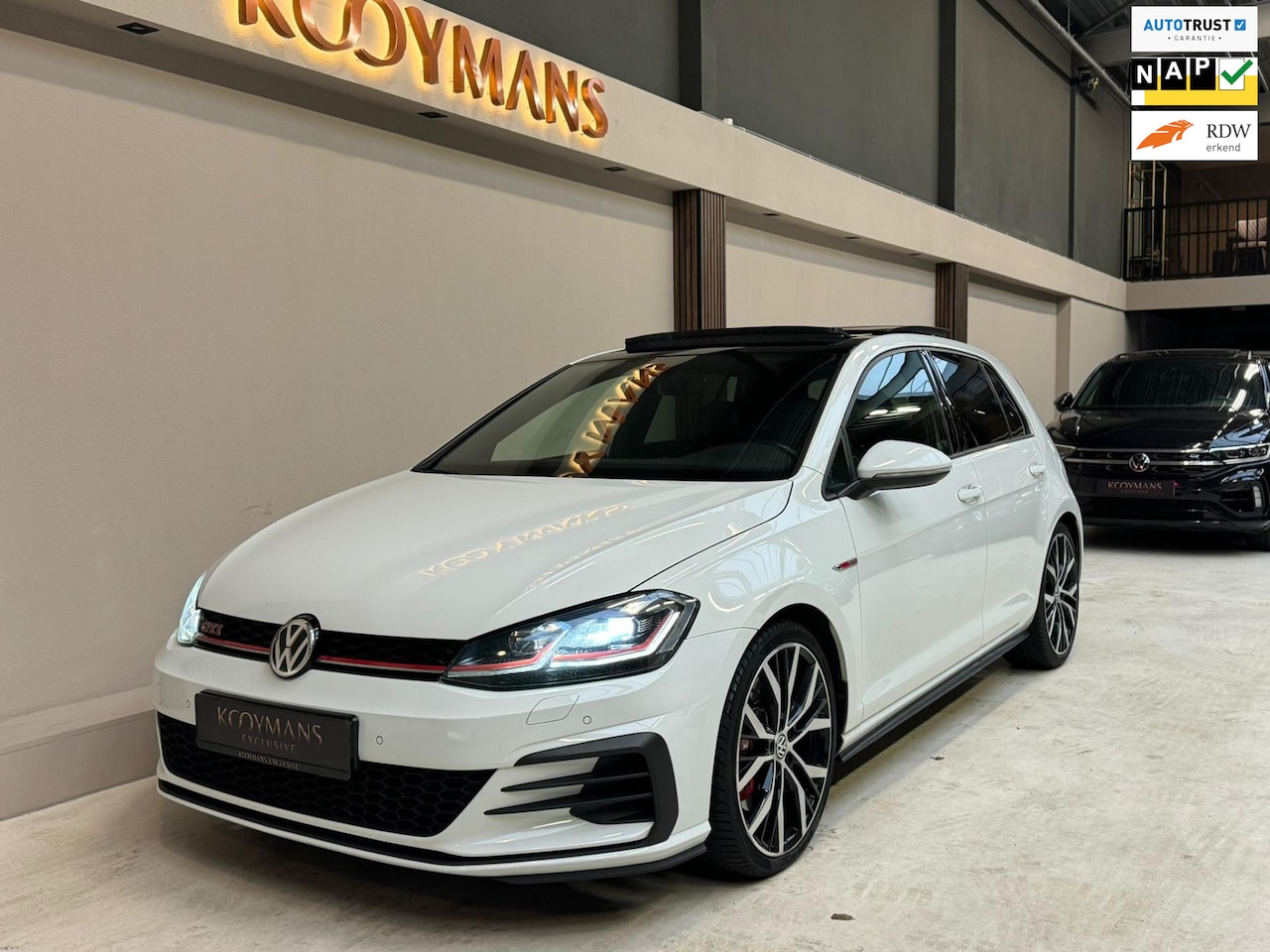 Volkswagen Golf - 2.0 TSI GTI Performance PANO / LEDER/ VIRTUAL / CARPLAY/ EERSTE EIGENAAR/ TREKHAAK / DCC/ - AutoWereld.nl