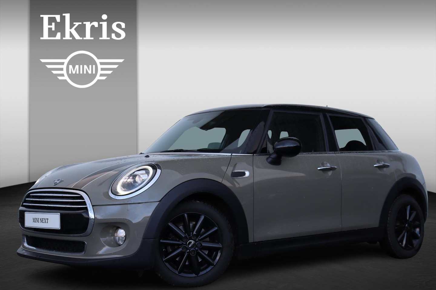 MINI Cooper - Mini 1.5 Pepper Stoelverwarming / Head-up Display / Parkeer sensoren / - AutoWereld.nl