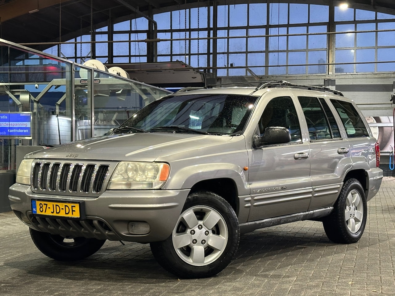 Jeep Grand Cherokee - 4.7i V8 Limited/AUTOMAAT/4X4 - AutoWereld.nl