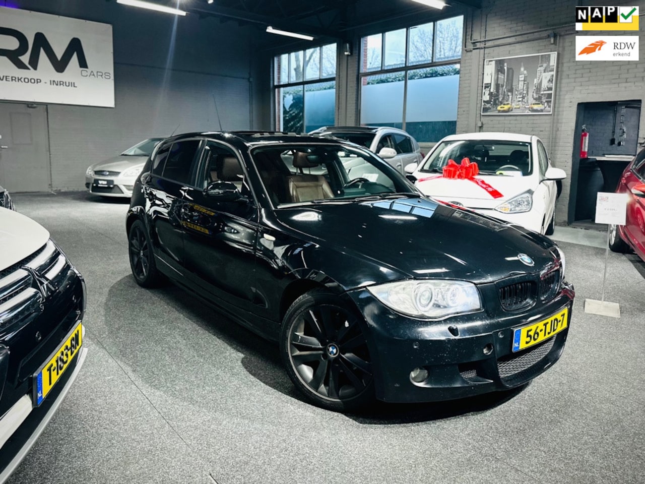 BMW 1-serie - 120i - AUROMAAT - PANO - XENON - PDC - LEER - STOELVW - BOM VOLL - AutoWereld.nl