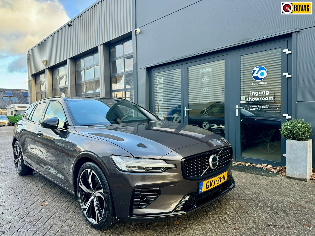 Volvo V60 - 2.0 T6 Plug-in hybrid AWD Plus Dark - AutoWereld.nl