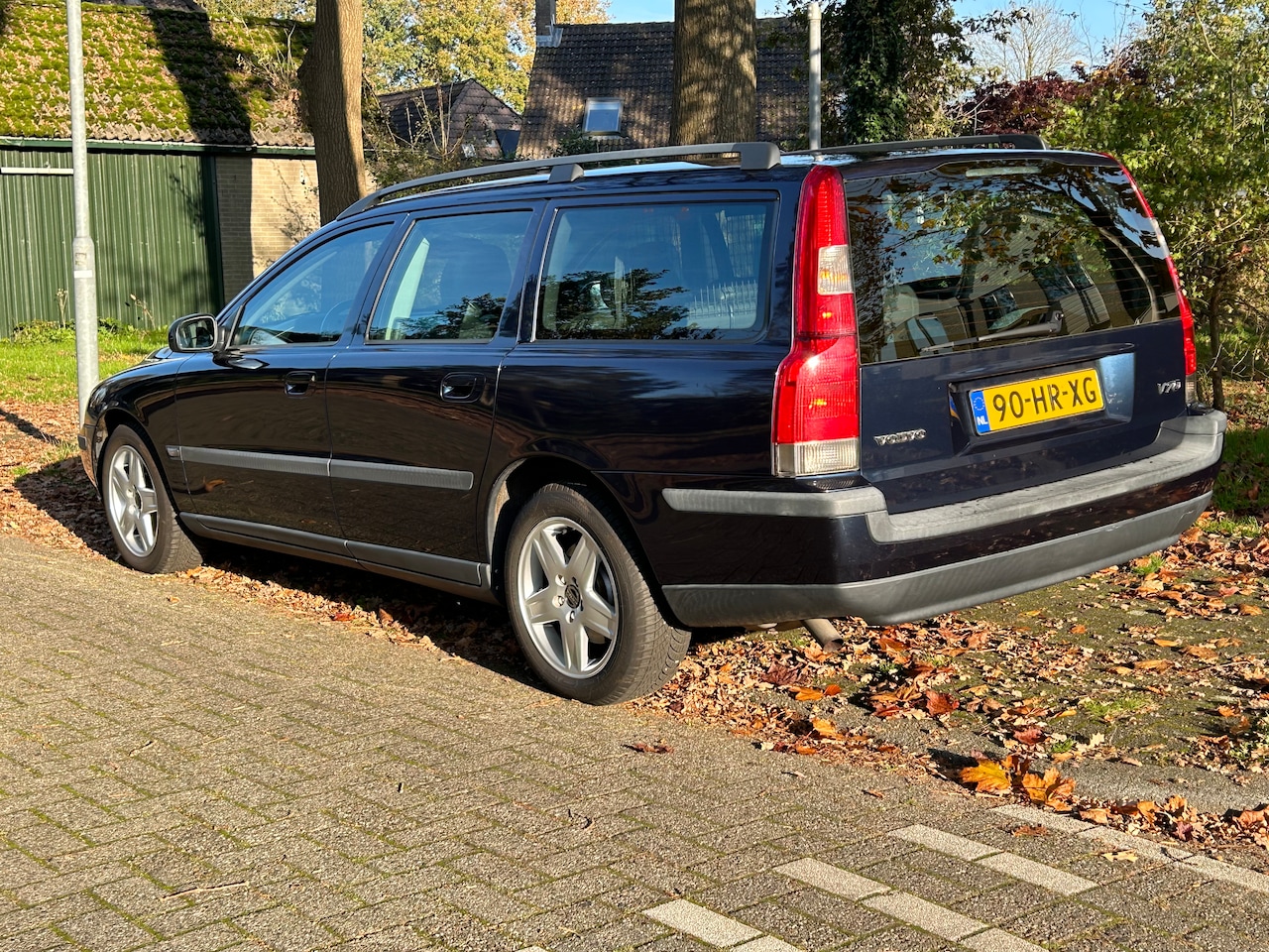 Volvo V70 - 2.4 Comfort Line YOUNGTIMER - AutoWereld.nl