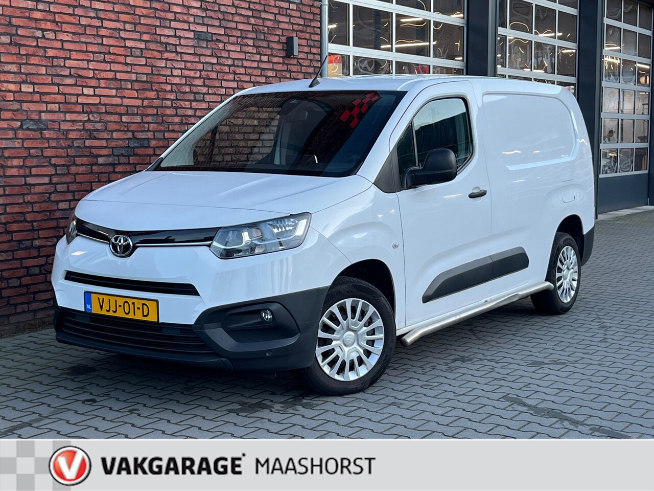 Toyota ProAce City - 1.5 D-4D Navigator Long AchteruitrijCam./Navigatie/Airco/AppConnect - AutoWereld.nl