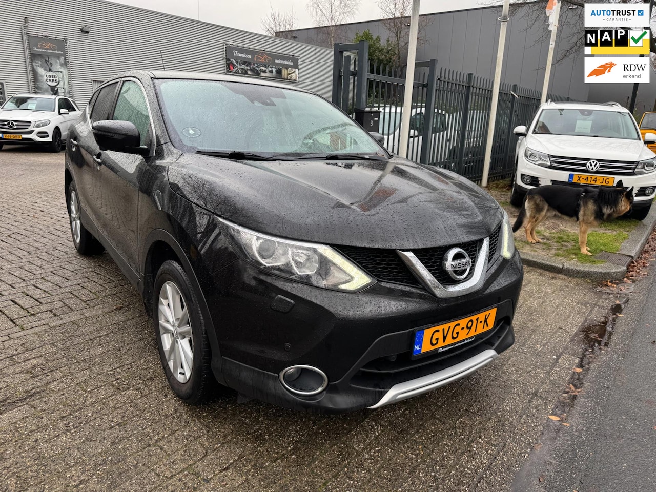 Nissan Qashqai - 1.2 Tekna camera, cruise, trekhaak, elec pakket, navi, stoel verwarming, 86.349 km, 1e eig - AutoWereld.nl