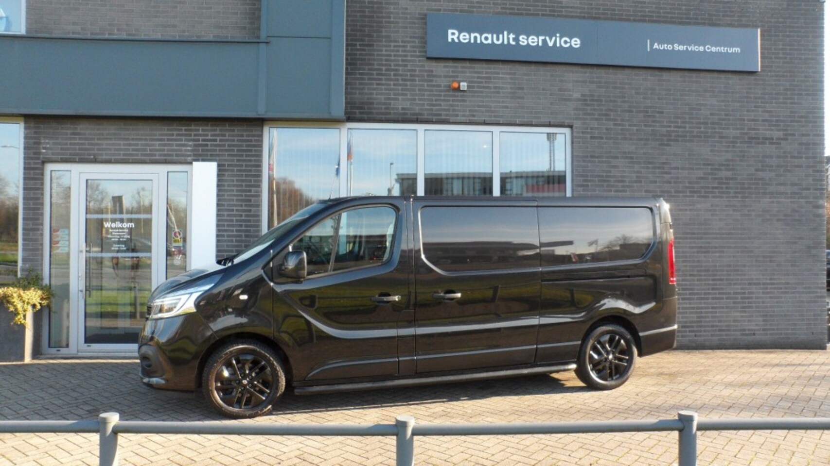 Renault Trafic - 2.0 DCI T29 L2H1 170PK COMFORT/ AUTOMAAT/ 2 SCHUIFDEUREN - AutoWereld.nl