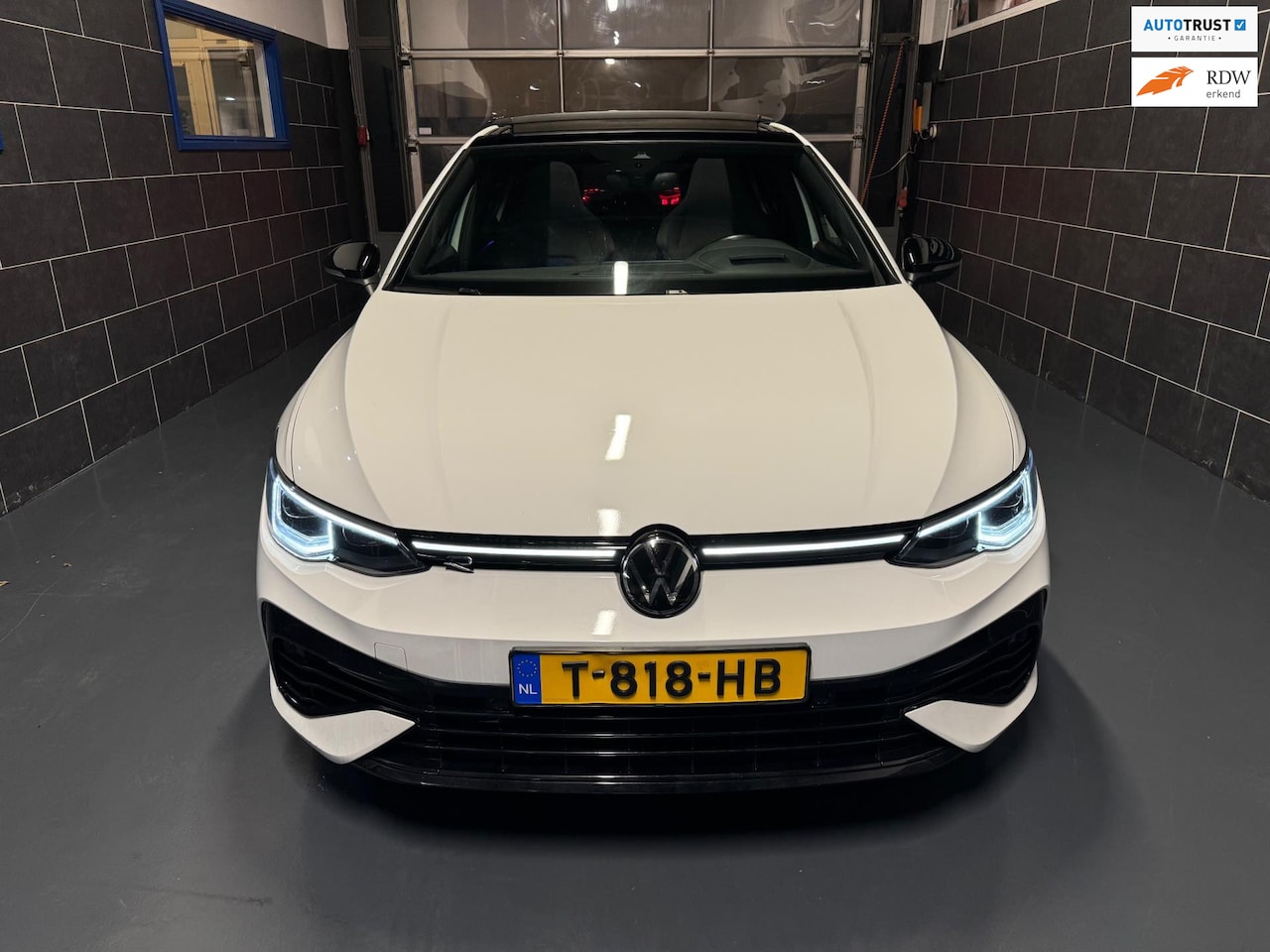 Volkswagen Golf - 2.0 TSI R 4Motion 320PK - AKRA - PANO - H&K - ACC - Head-up - IQ - CAMERA - AutoWereld.nl