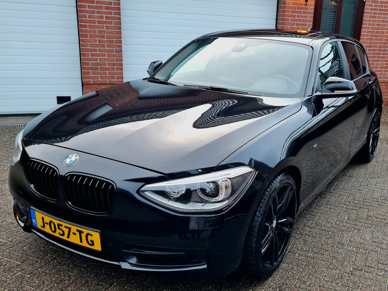 BMW 1-serie - 118i BMW 1-Serie (e87) 118I Sportline 125KW 5DR 2012 Zwart Leder - AutoWereld.nl