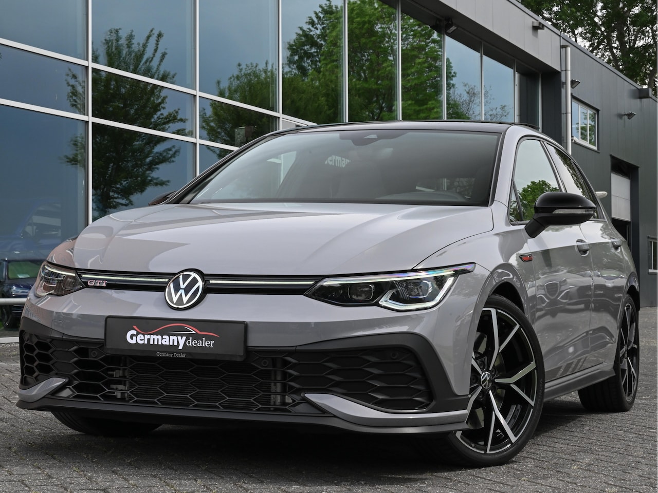 Volkswagen Golf - 2.0TSI 300pk GTI Club Sport Pano Head-Up IQ-Light H&K 19-Inch Keyless Camera VOL!! - AutoWereld.nl