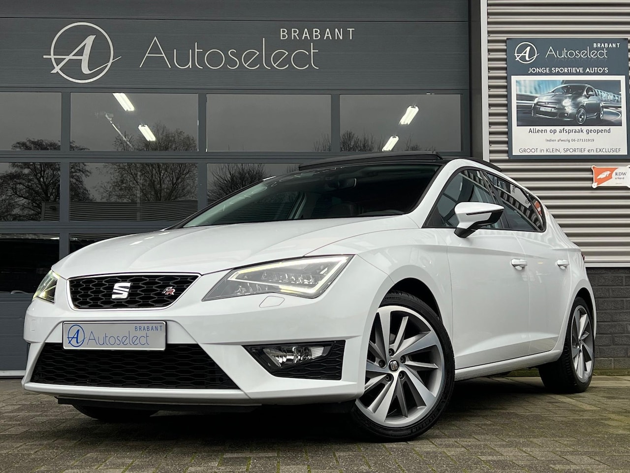 Seat Leon - 1.4 TSI ACT FR Pano LED CarPlay - AutoWereld.nl