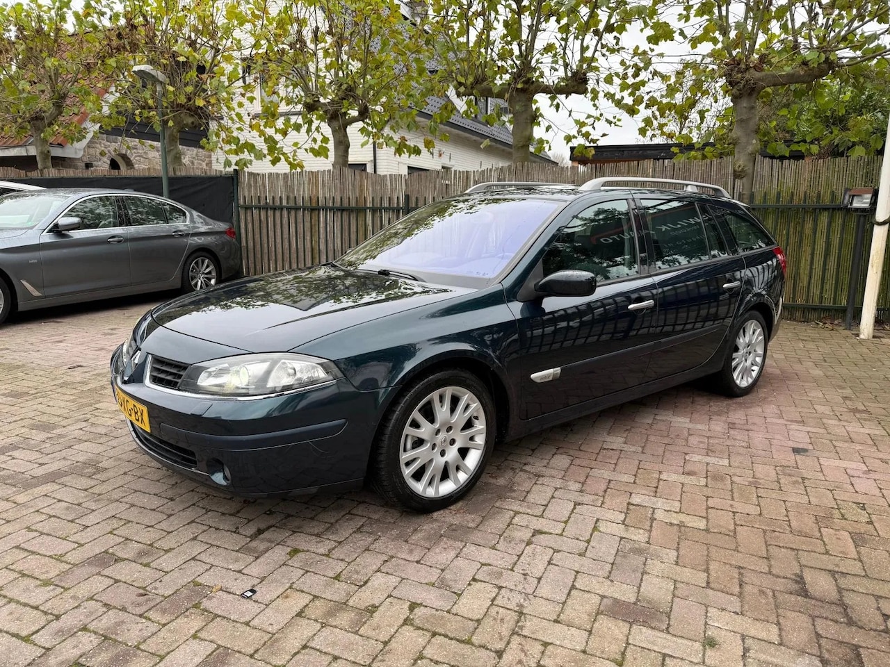 Renault Laguna Grand Tour - 2.0-16V T Initiale Airco Xenon Navi Leder Pano APK 05-2025 - AutoWereld.nl