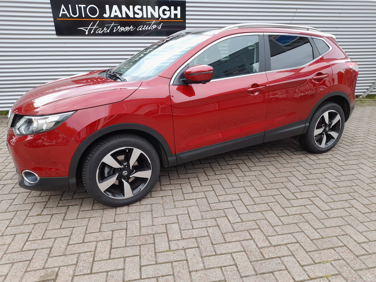 Nissan Qashqai - 1.2 N-Connecta met automaat en panoramadak!! | Clima | Cruise | LM Velgen | Camera | Lage - AutoWereld.nl