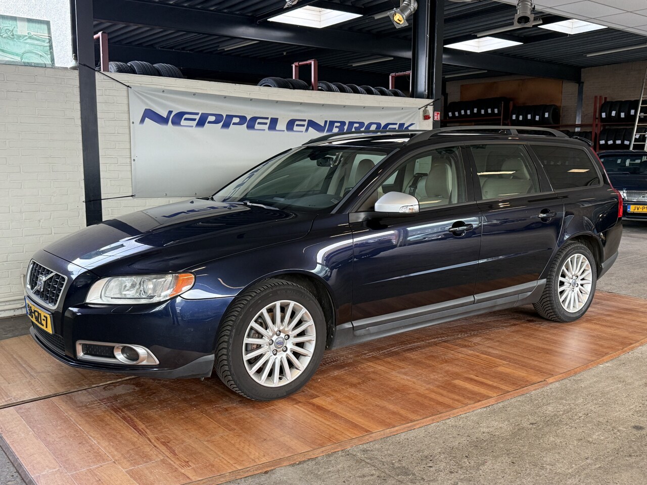 Volvo V70 - 2.5T Momentum 2.5T Momentum - AutoWereld.nl