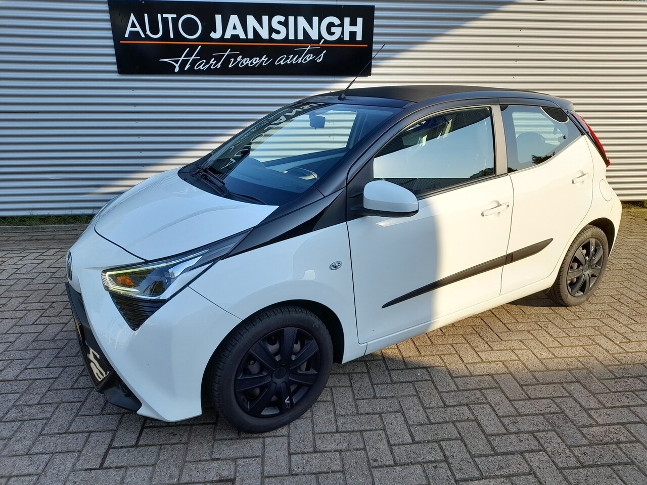 Toyota Aygo - 1.0 VVT-i x-play Cabrio! | Navi | Airco | Vouwdak | Achteruitrijcamera | RIJKLAARPRIJS INC - AutoWereld.nl