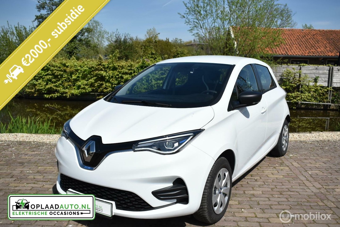 Renault Zoe - R110 Life 52 kWh | 1 jaar garantie | Subsidie - AutoWereld.nl