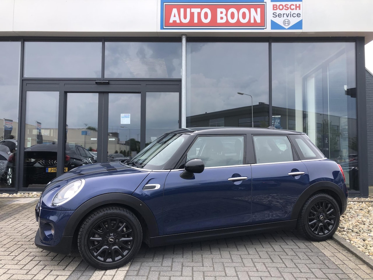 MINI Cooper - Mini 1.5 136PK CHILI - LEER/STOF - NAVI/BT - ECC AIRCO - PDC - ETC... - AutoWereld.nl