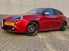 Alfa Romeo Giulietta - 1.750 Turbo Veloce rosso comp. 19inch xenon PDC nav licht/regensensor