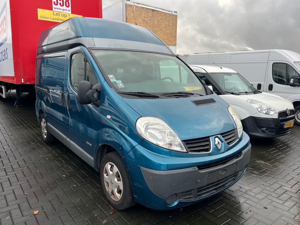 Renault Trafic - 2.0 dCi L1H2 blauw metallic ECC Dieselpomp defect - AutoWereld.nl