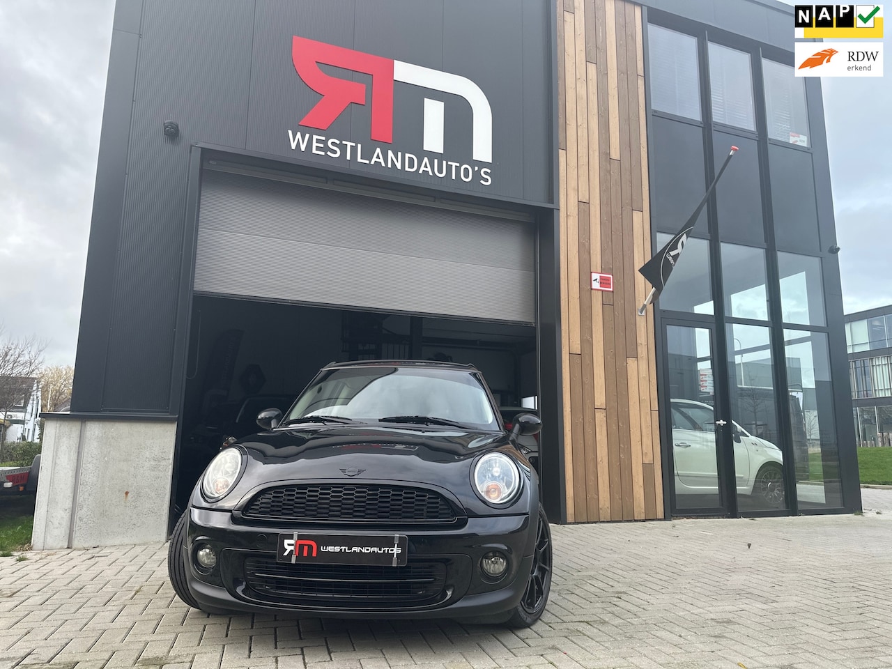 MINI Clubman - One 1.6 limited black edition/navi/sportpakket/pano/carbonpkt/ klasse 3/parkeersensoren/17 - AutoWereld.nl