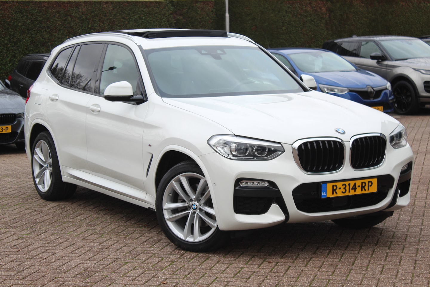 BMW X3 - xDrive20i High Exe. M Sport Pakket / Trekhaak / Panoramadak / Camera / Leder / 18'' / Navi - AutoWereld.nl