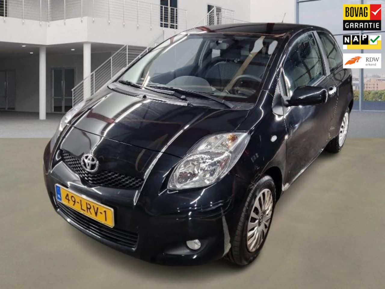 Toyota Yaris - 1.3 VVTi Aspiration Automaat 14.100 km +NAP NL-auto - AutoWereld.nl