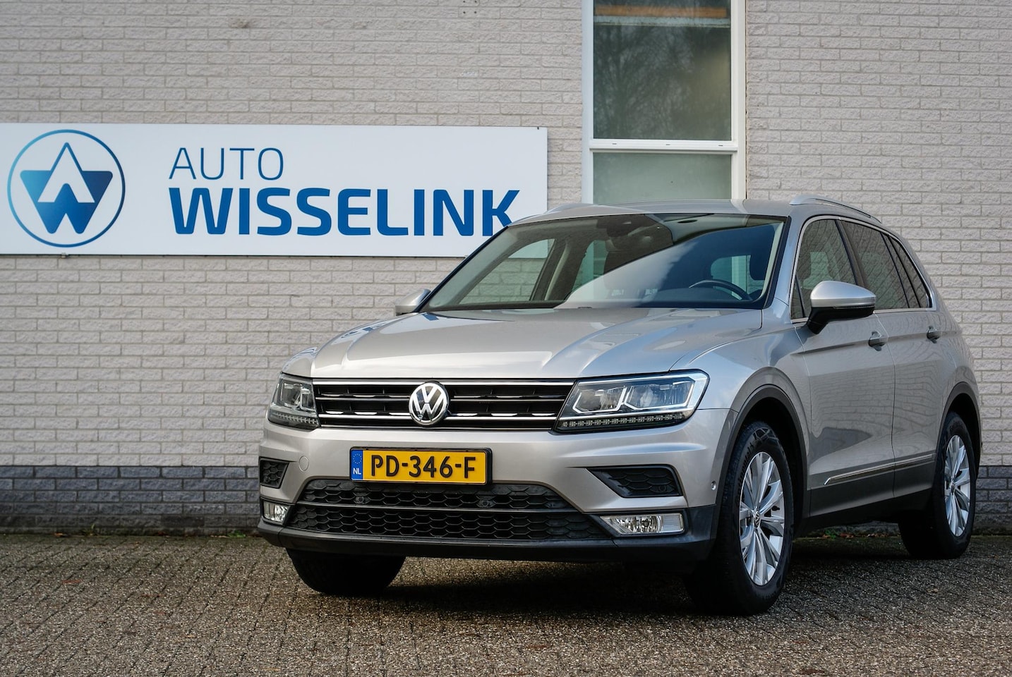 Volkswagen Tiguan - 1.4 TSI ACT Comfortline Appelcarplay/trekhaak Xenon Led+ - AutoWereld.nl