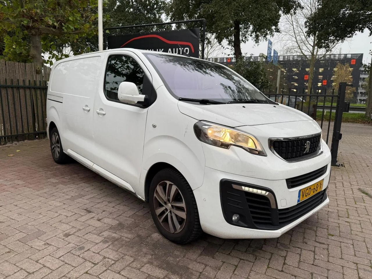 Peugeot Expert - 2.0 BlueHDI 120 Asphalt 3Pers 9890 NETTO Clima Nav - AutoWereld.nl