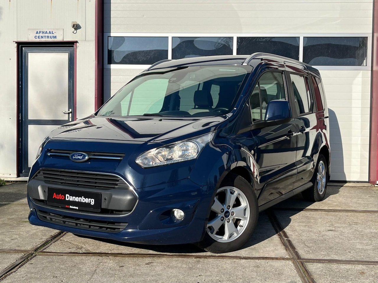 Ford Tourneo Connect Compact - 1.0 Titanium 1 jaar apk - AutoWereld.nl