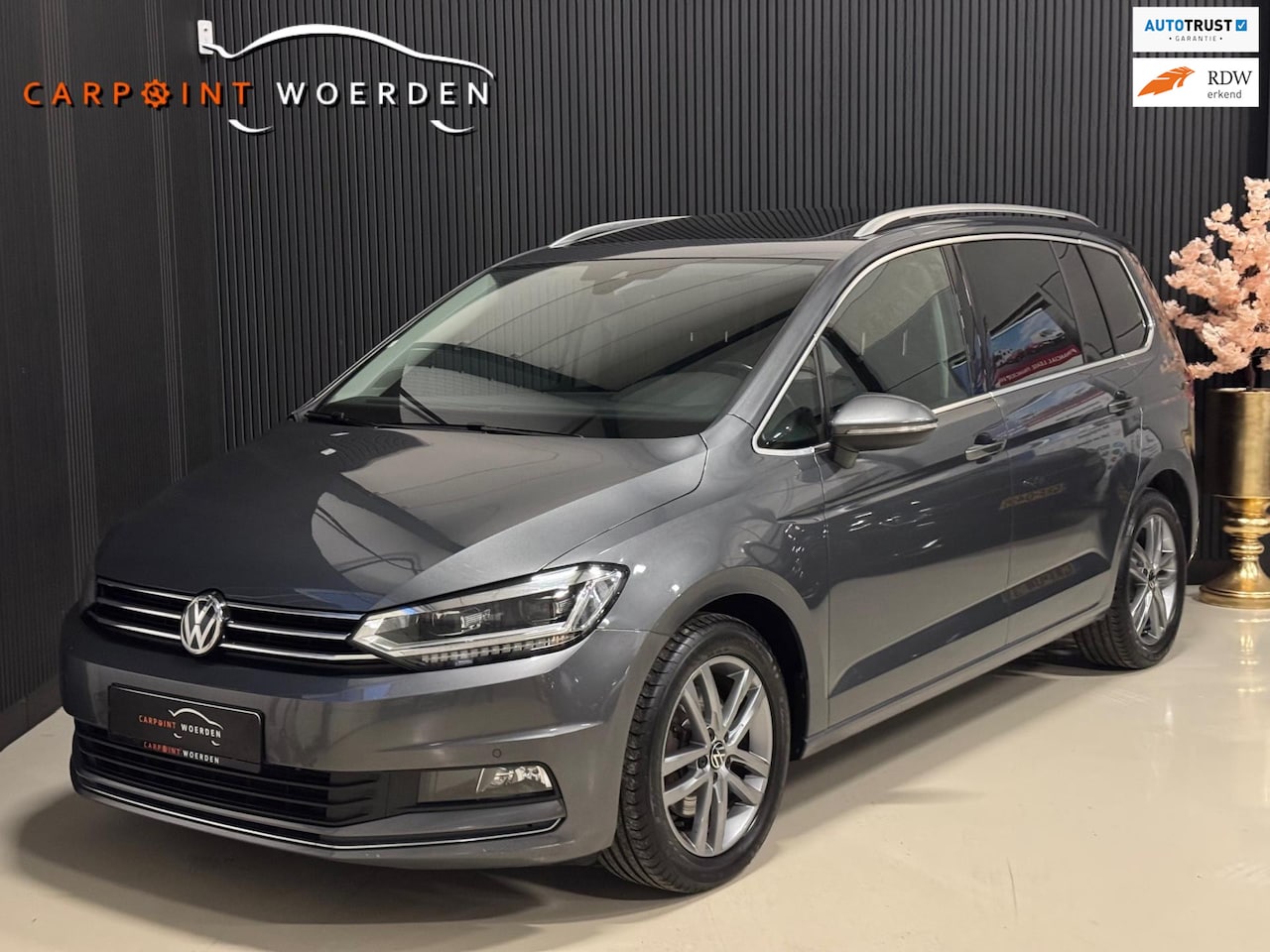 Volkswagen Touran - 1.5 TSI Highline 7p | PANO | LED | VOL VOL VOL! - AutoWereld.nl