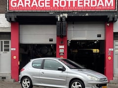 Peugeot 206 - (nieuwe APK) 1.4-16V Quiksilver