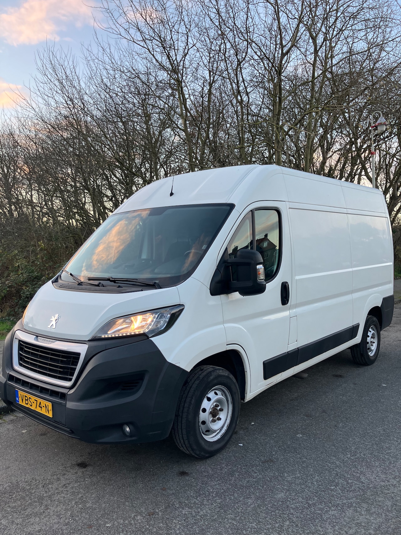 Peugeot Boxer - 330 2.0 BlueHDI L2H2 Premium Pack Gereviseerde motor 31.000KM - AutoWereld.nl