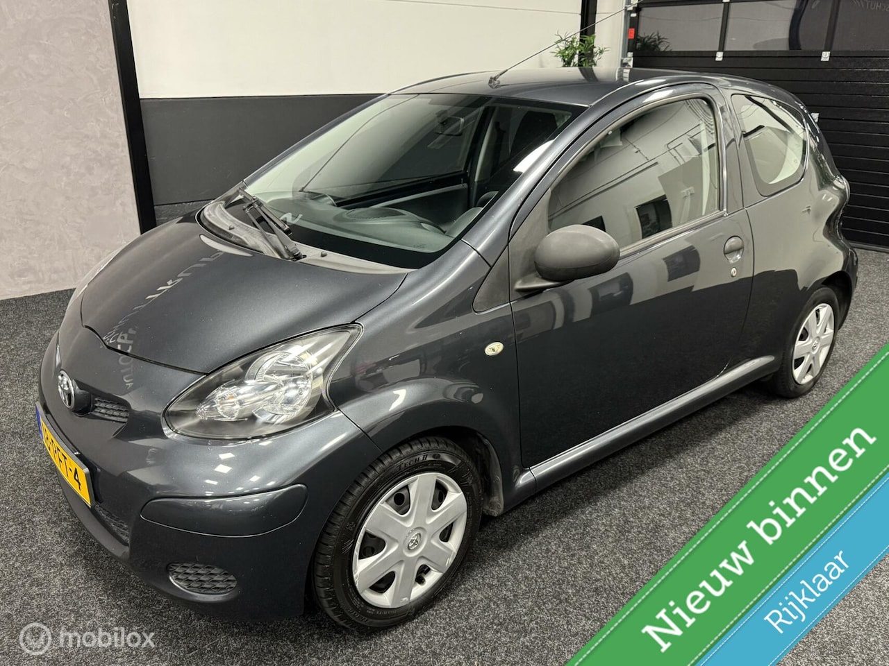 Toyota Aygo - 1.0-12V Cool AIRCO / NIEUWE APK / RIJKLAAR - AutoWereld.nl