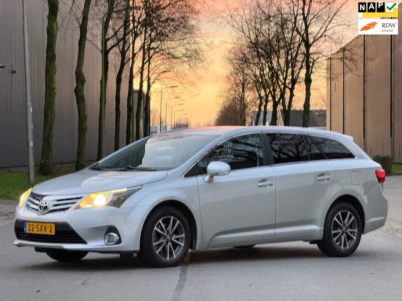 Toyota Avensis Wagon - 1.8 VVTi Business/6BAK/NAVI/CAMERA/IN TOPSTAAT - AutoWereld.nl