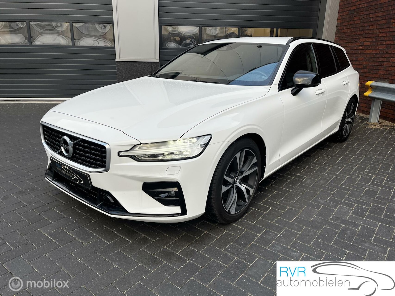 Volvo V60 - 2.0 T5 R-Design/Bang&olufsen/250pk - AutoWereld.nl