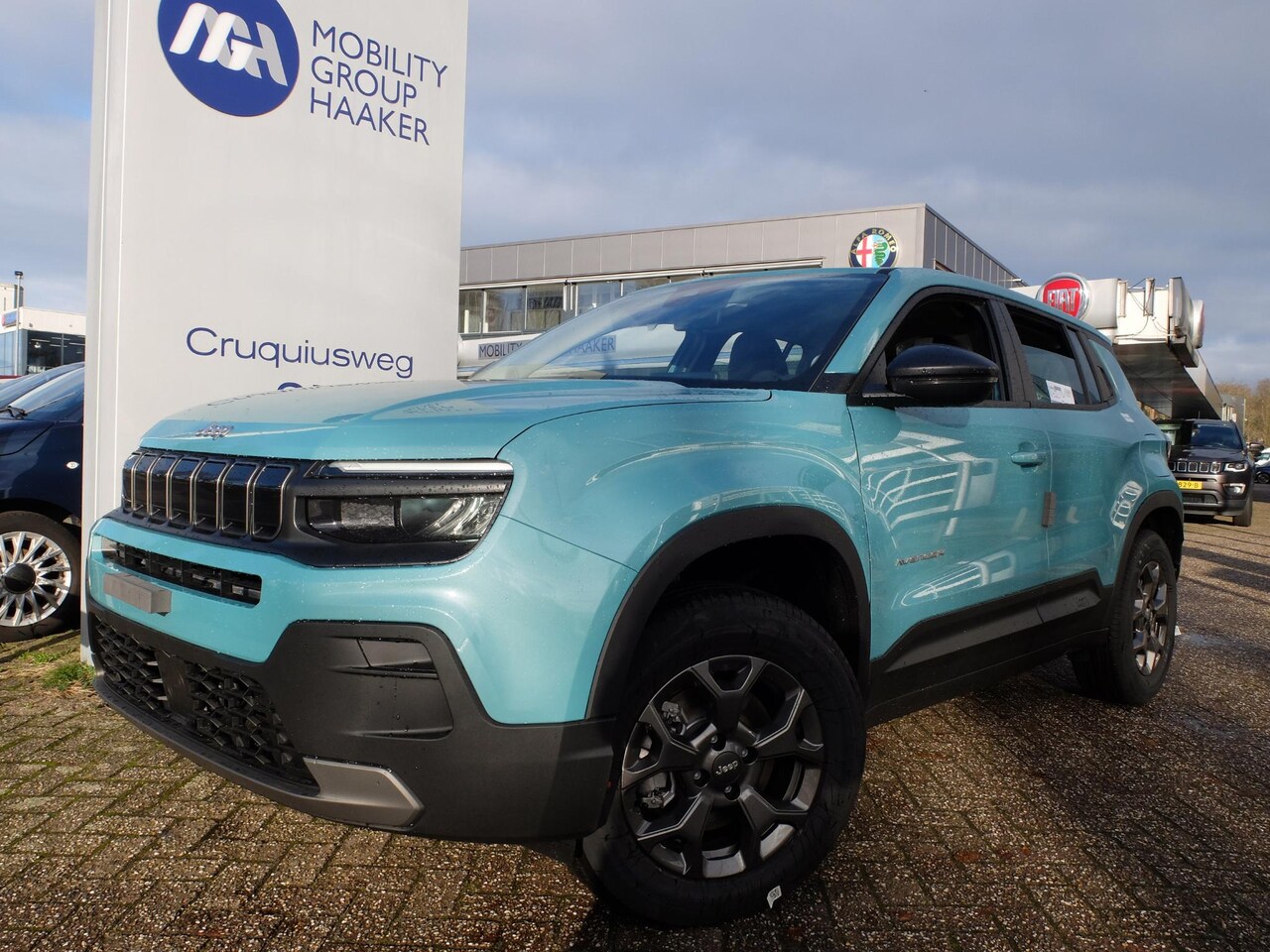 Jeep Avenger - 1.2 e-Hybrid Longitude Hybride Automaat Carplay Direct Leverbaar - AutoWereld.nl