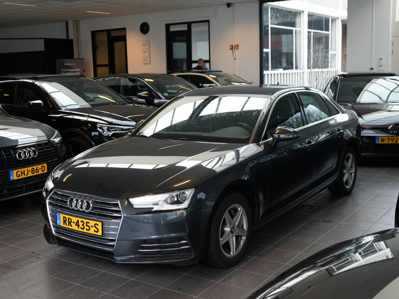 Audi A4 Limousine - 2.0 TDI Design Pro Line Plus Virtual Cockpit Clima Stoelverwarming - AutoWereld.nl