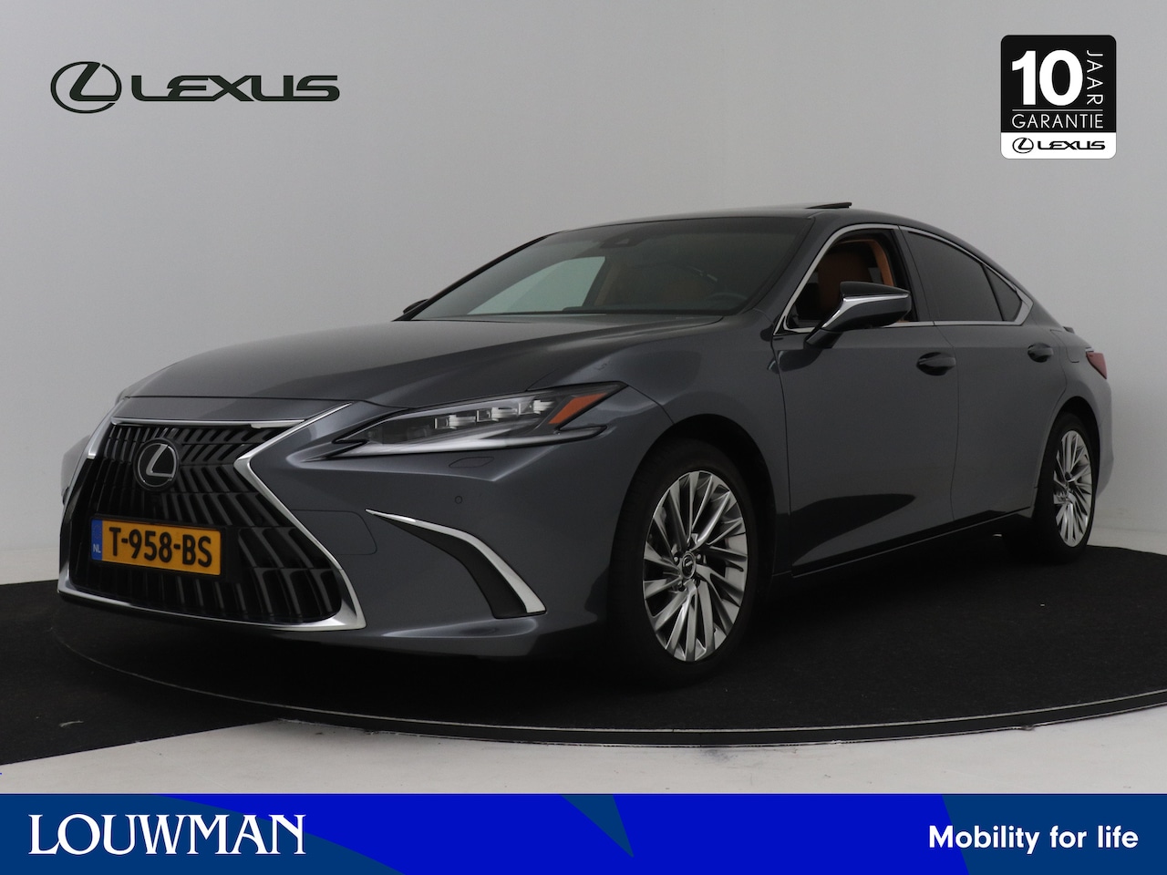 Lexus ES - 300h President Line | Stoel en stuurwiel verwarmd | Leder | LM velgen | Schuif/kanteldak | - AutoWereld.nl