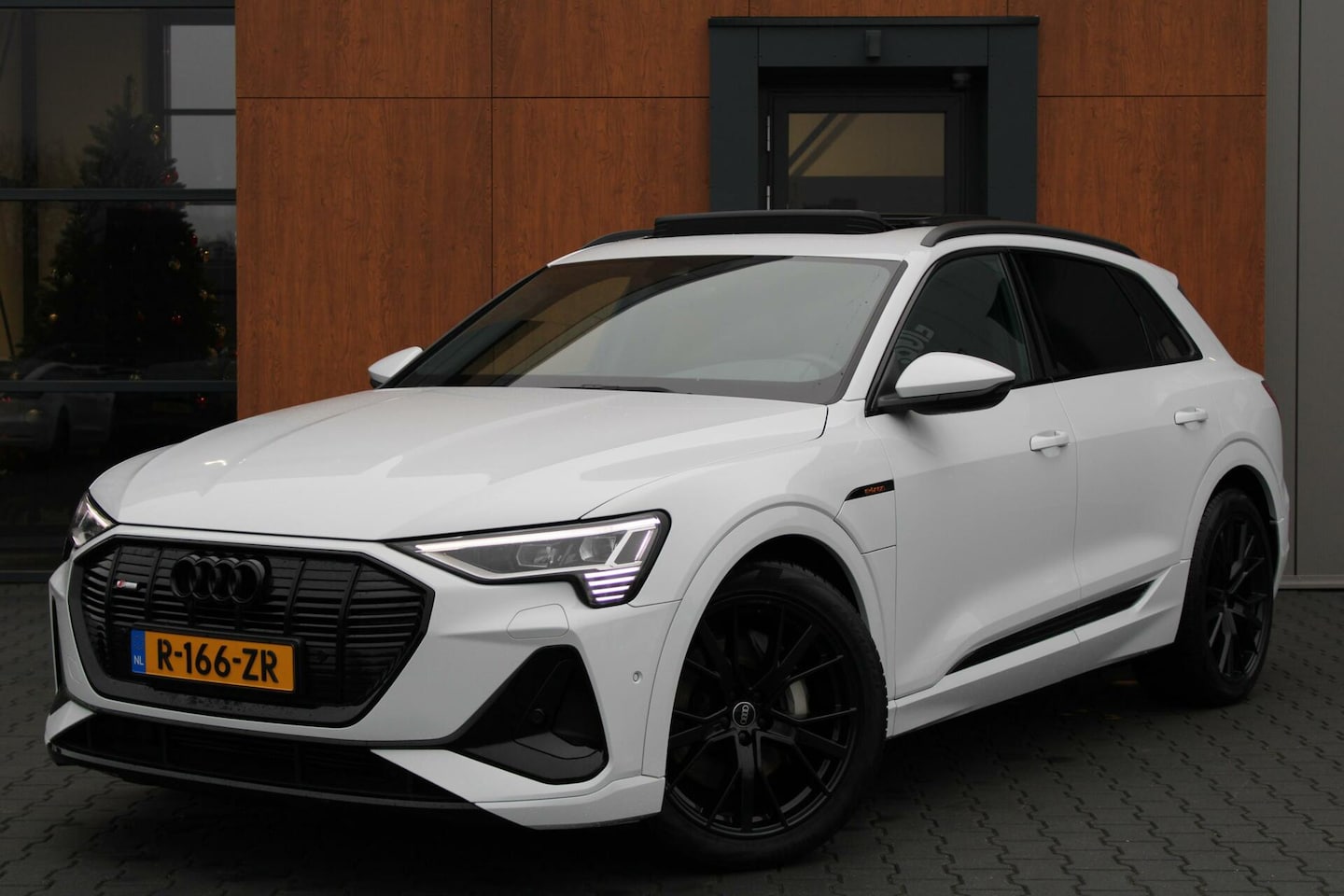 Audi e-tron - 55 quattro S edition | Matrix LED | B&O | Pano - AutoWereld.nl