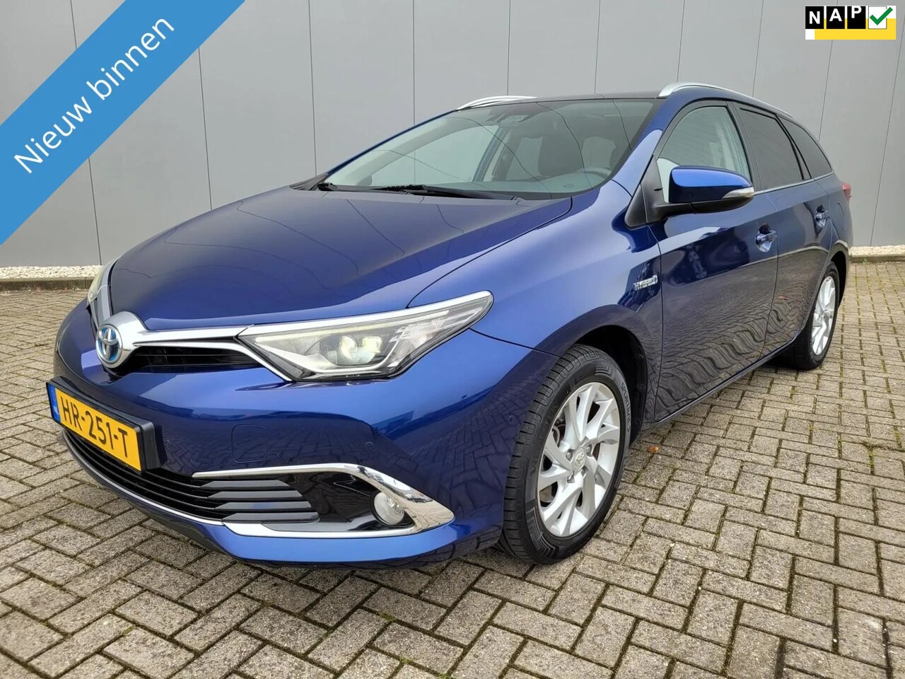 Toyota Auris - Panodak 1.8 hybride navi - AutoWereld.nl