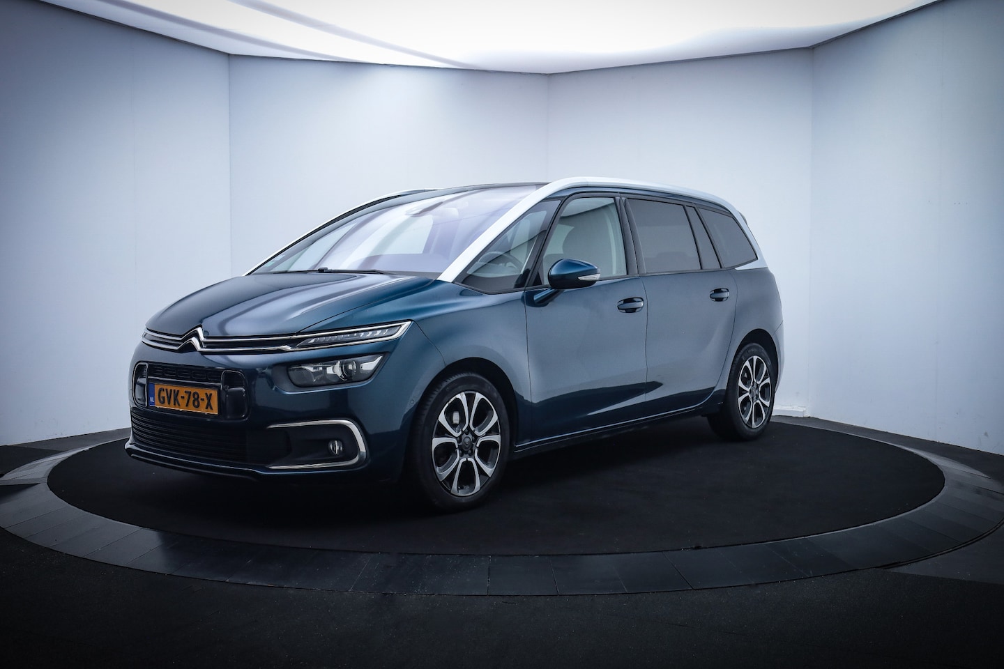 Citroën Grand C4 SpaceTourer - 1.2T 130Pk 7Pers SHINE PANO/CARPLAY/CAMERA/TREKHAAK/ADAPT.CRUISE/MASSAGE/XENON/KEYLESS - AutoWereld.nl