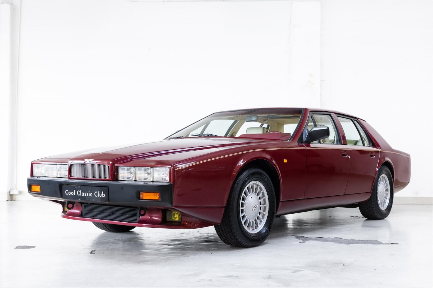 Aston Martin Lagonda - Series 4 - 1 of 72 LHD - Full History - AutoWereld.nl