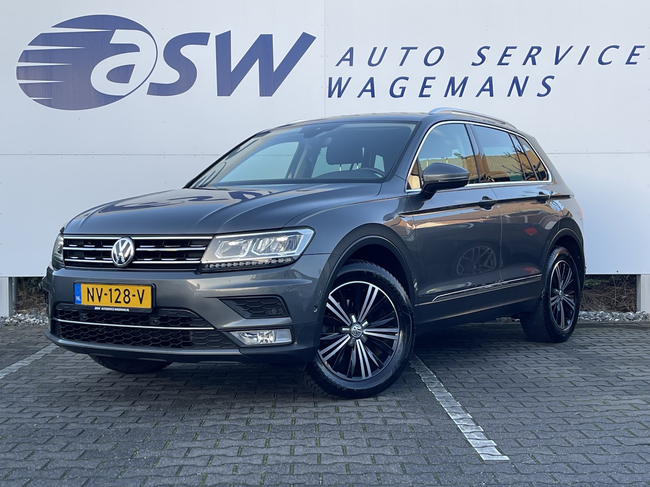 Volkswagen Tiguan - 1.4 TSI ACT Highline | Trekhaak | Camera | Navi | ACC | LED | DAB+ - AutoWereld.nl