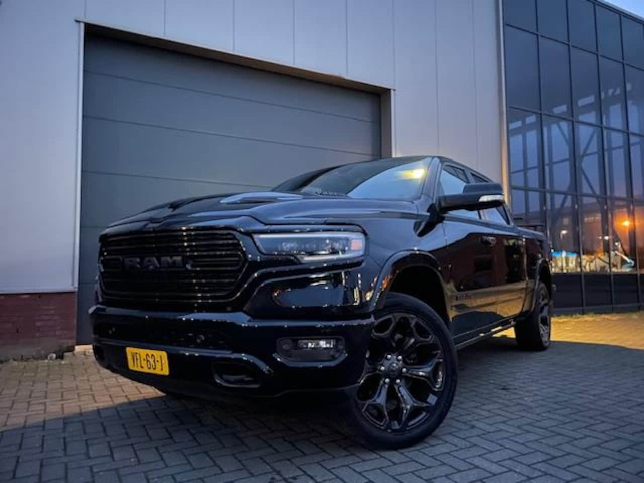 Dodge Ram 1500 - 5.7 V8 4x4 Crew Cab Limited Night Edition - AutoWereld.nl